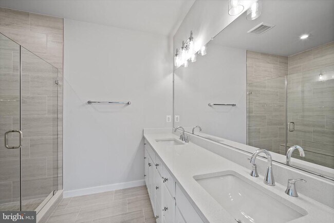 Building Photo - 1051 Venifena Terrace SE