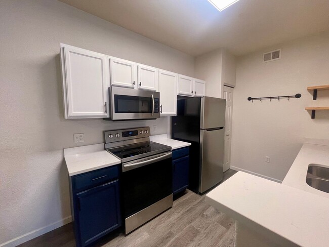 Building Photo - Updated 2bd/2bath Condo in Parker