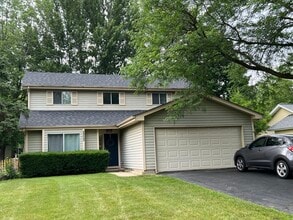 Building Photo - 2303 Woodview Ln