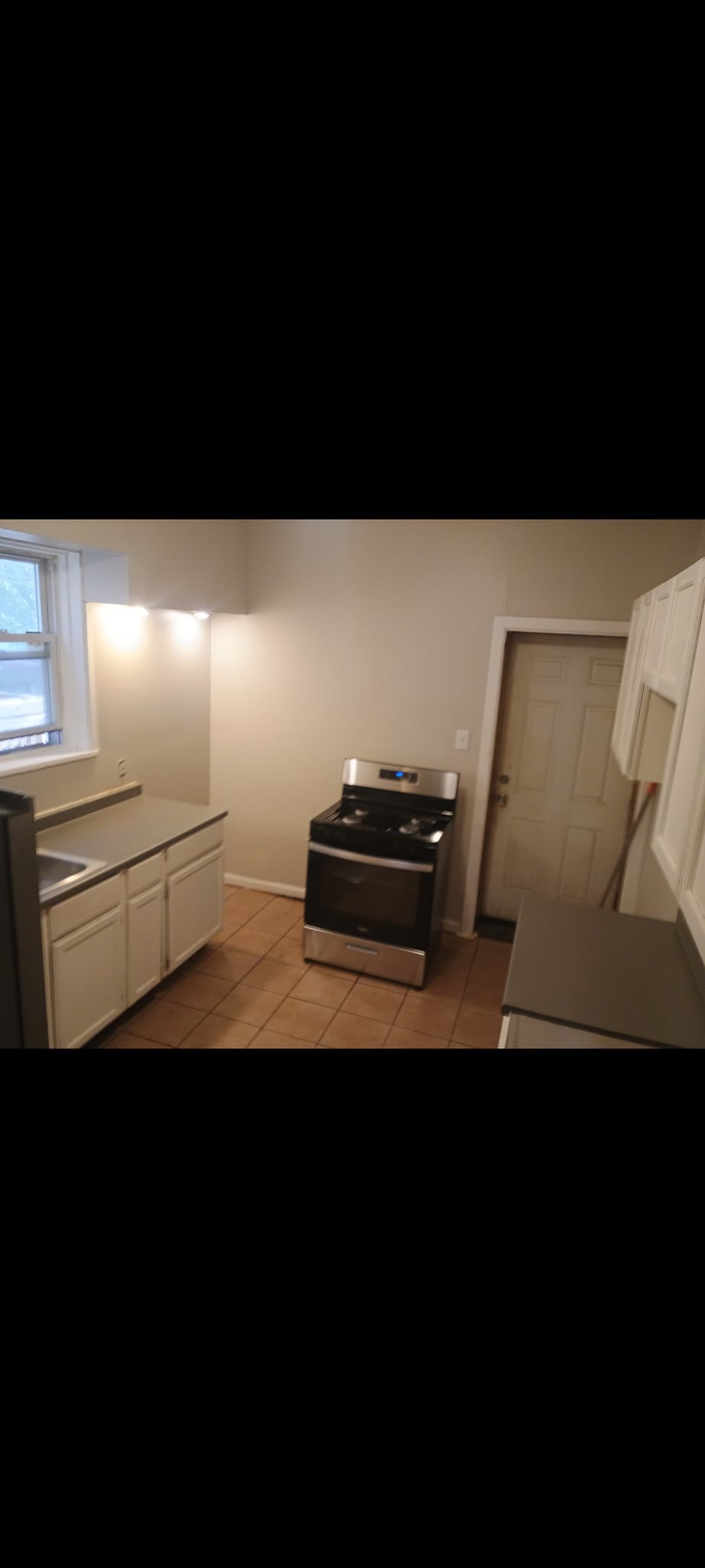 Kitchen - 1704 N Mason Ave
