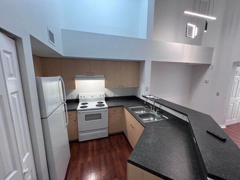 Building Photo - 4041 San Marino Blvd