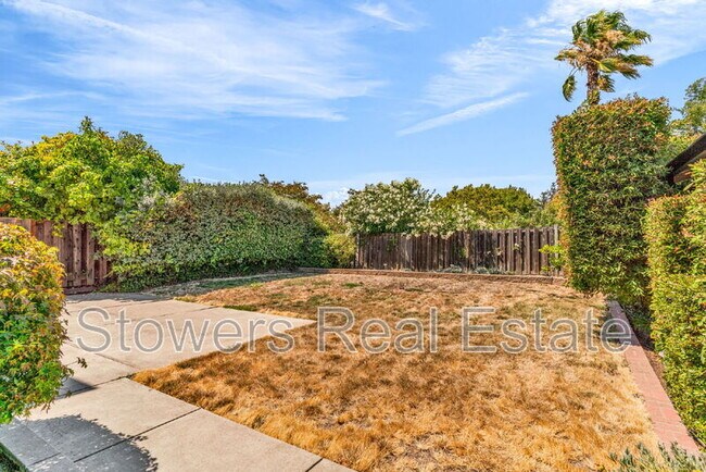 Building Photo - 120 Valdivia Cir