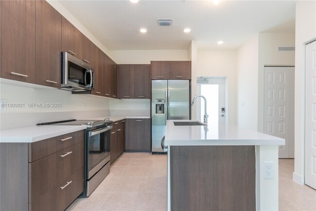 Building Photo - 4640 NW 84th Ave