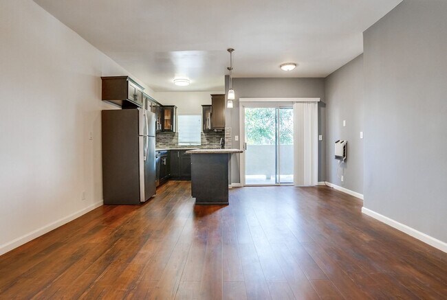 Interior Photo - 600 E 97th St