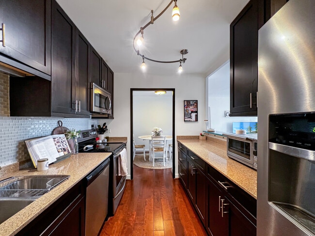 Building Photo - 1400 N State Pkwy