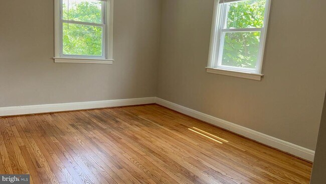 Building Photo - 5413 Pembroke Ave