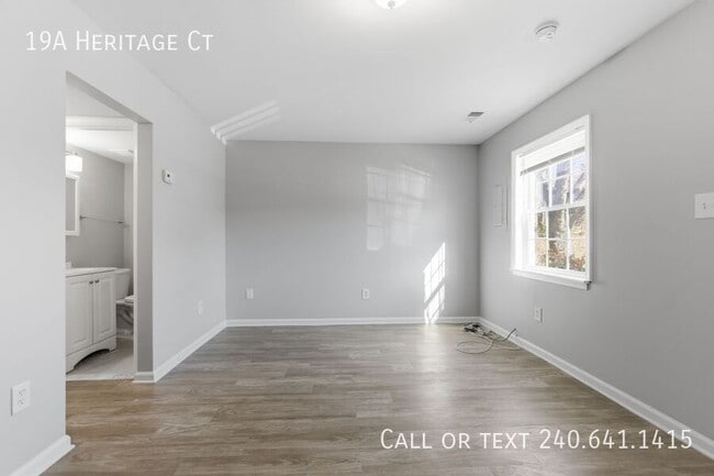 Building Photo - 19a Heritage Ct