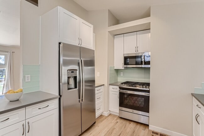 Building Photo - 2565 Teller St