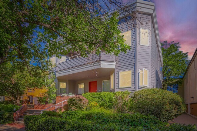Building Photo - AMAZING LOCATION 2 Bed 2 Bath Condo In The Heart of Downtown Boulder