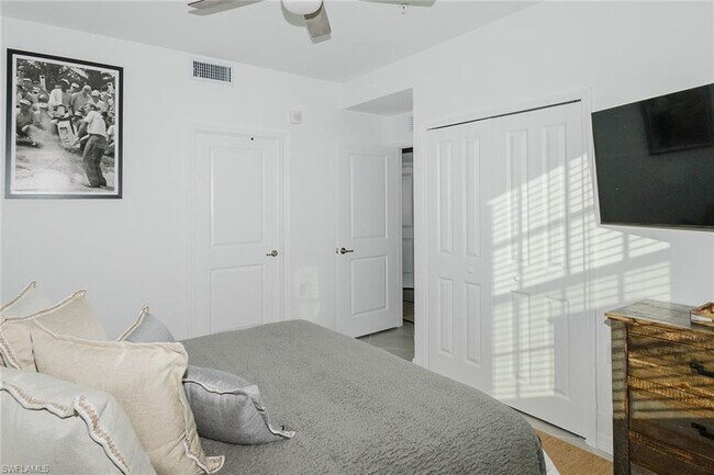 Building Photo - 15835 Grn Acrs Ave