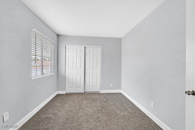 Building Photo - 262 Westwind Rd
