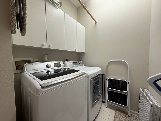 Building Photo - Two-story Upscale Townhouse located at Bel...