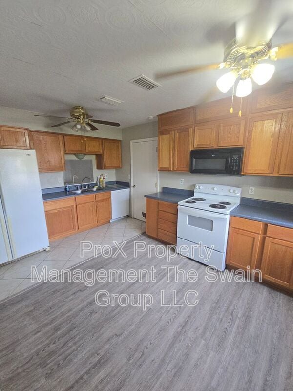 Building Photo - 1398 Lucerne Loop Rd NE