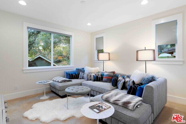Building Photo - 111 Lake Sherwood Dr
