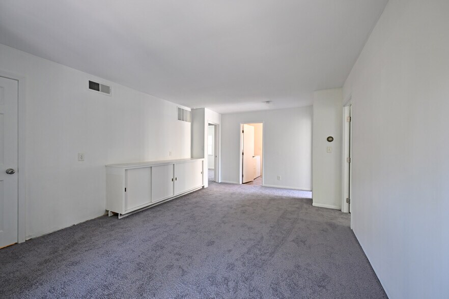 Building Photo - 11063 Ohio Ave