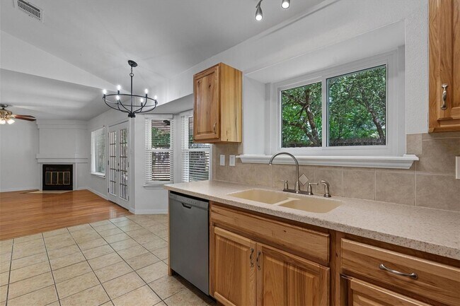 Building Photo - 1516 White Oak Loop