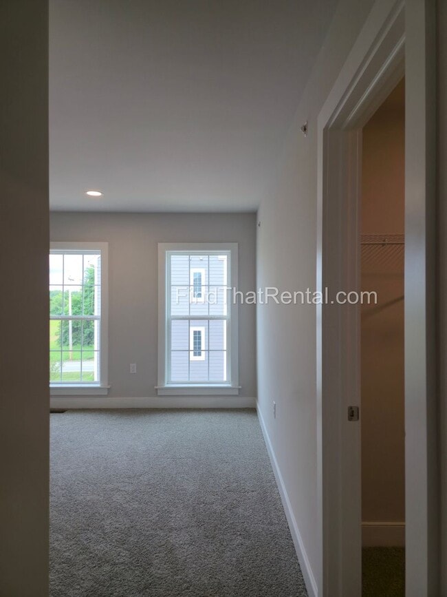 Building Photo - Pet Friendly CV Schools New Home w Large I...