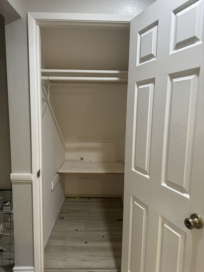 Closet - 835 Hermiston Dr