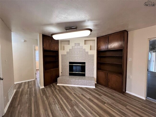 Building Photo - 4717 N Shore Dr