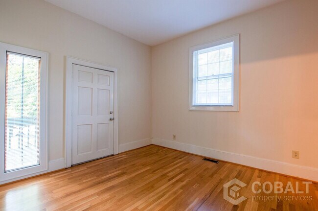 Building Photo - 856 Monroe Dr NE