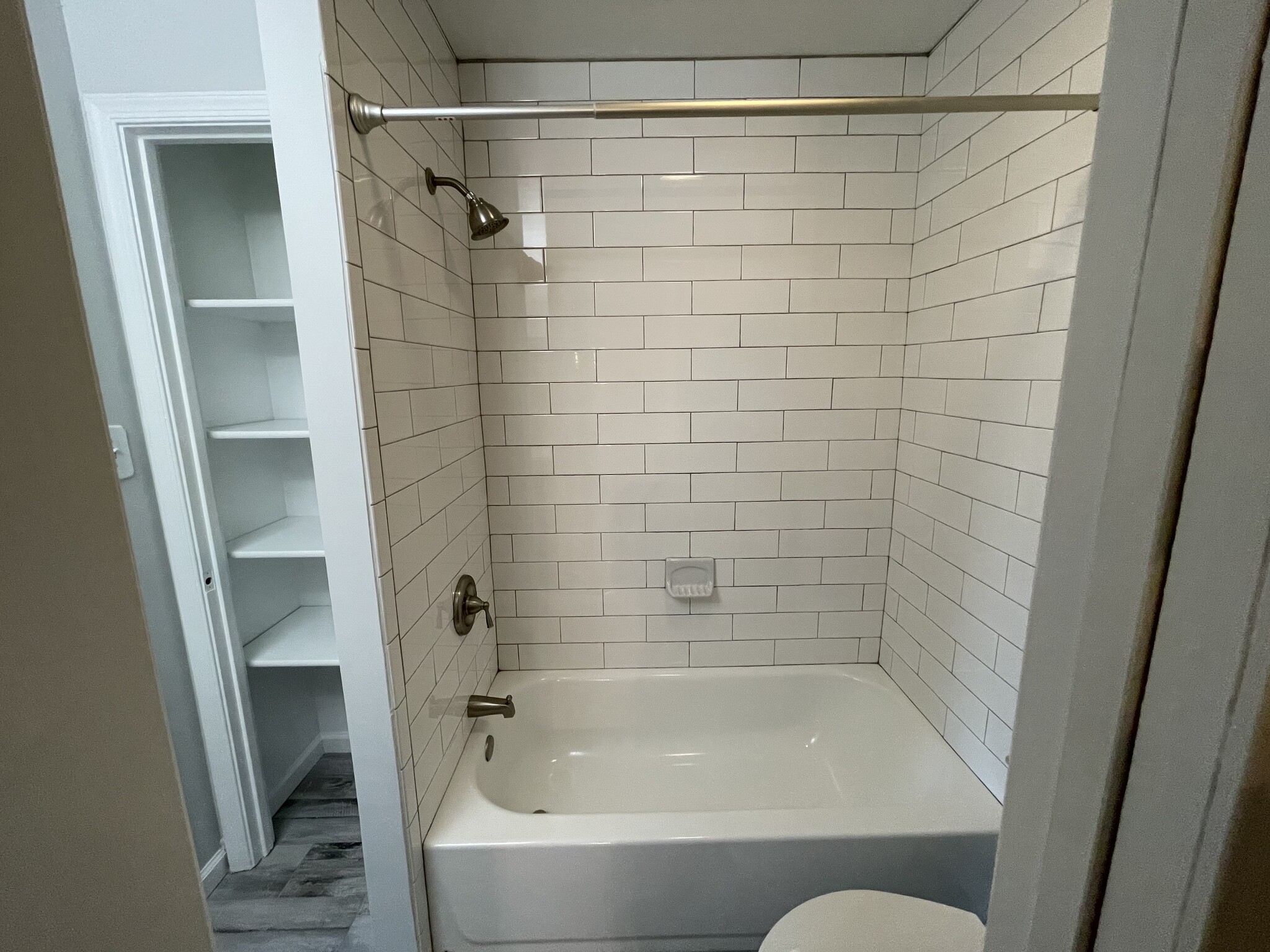 Building Photo - 845 N Greenbrier St