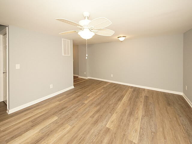 Building Photo - Charming 2-Bedroom Retreat in Vibrant Charleston  Perfect for Cozy Living!