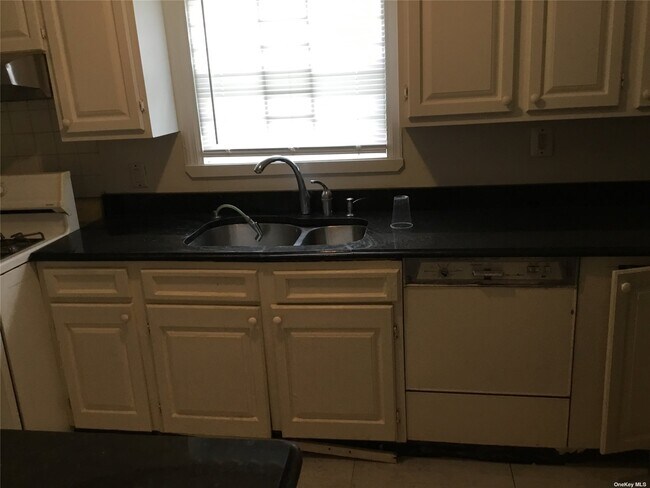 Building Photo - 23-20 Healy Ave