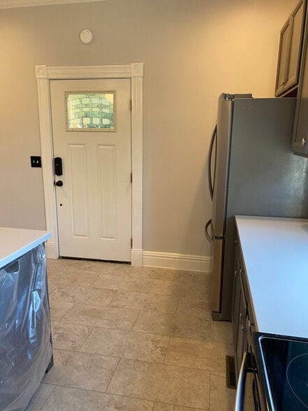 Building Photo - 618 W 26th St