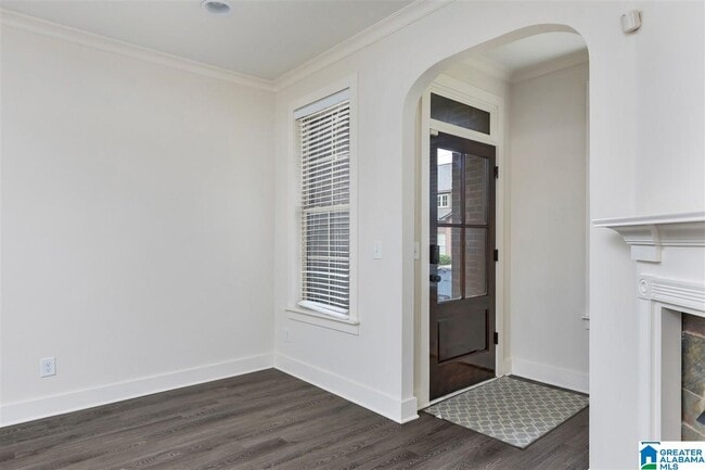 Building Photo - 608 Flag Cir