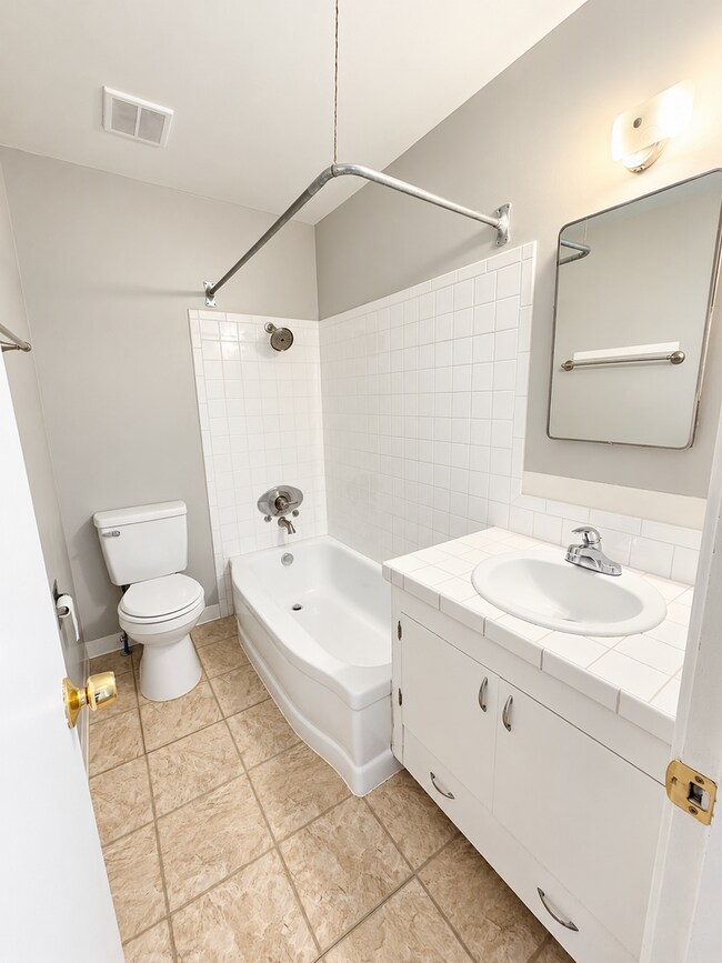Building Photo - 4412 SE 57th Ave