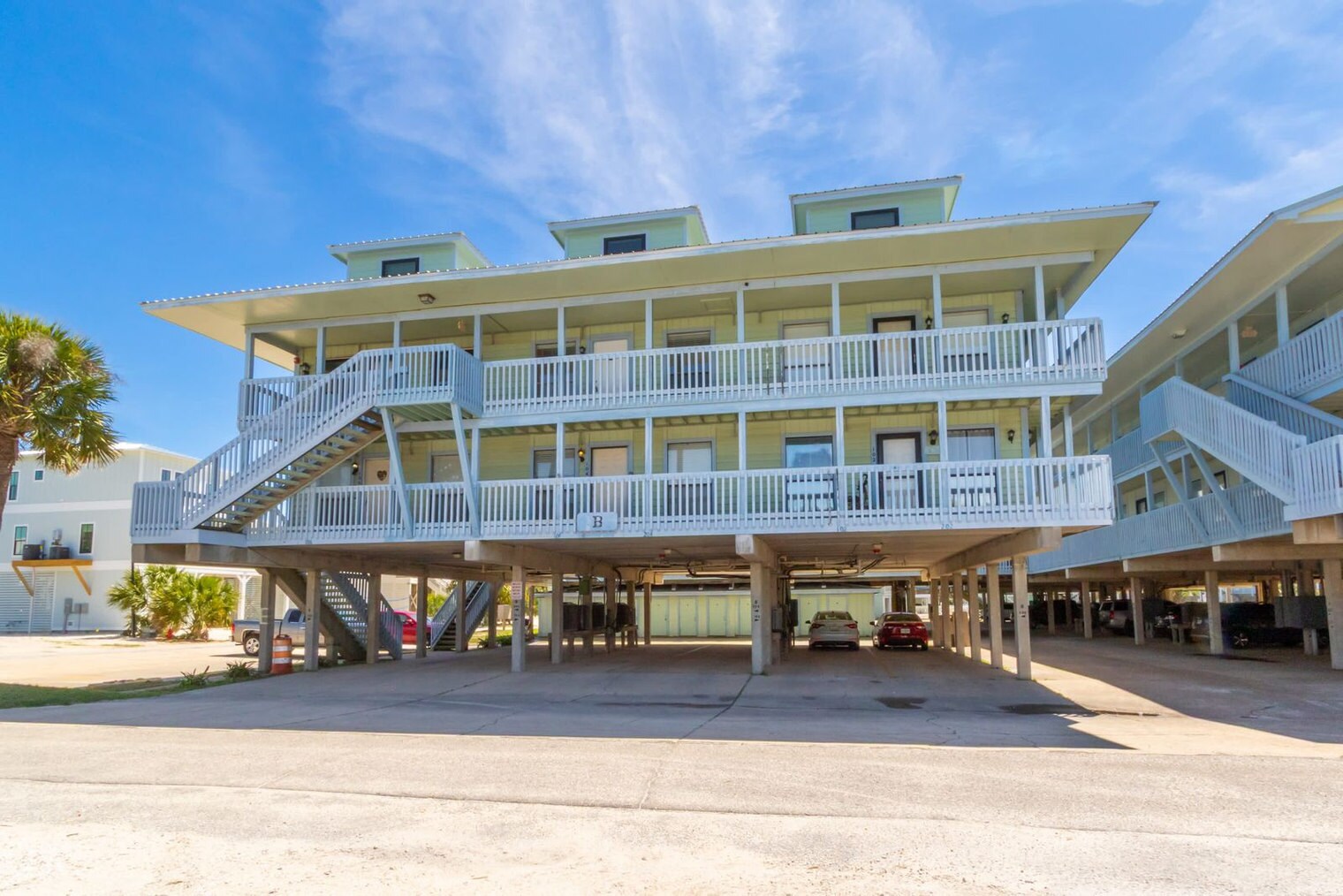 Building Photo - 920 W Lagoon Ave