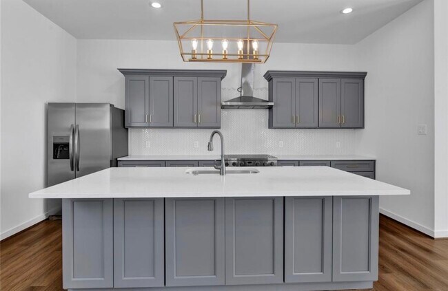 Building Photo - 207 Edgewood St