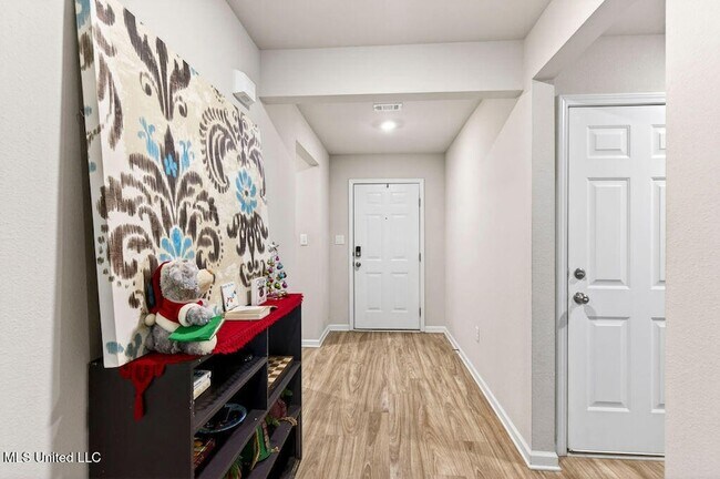 Building Photo - 1086 Enclave Cir