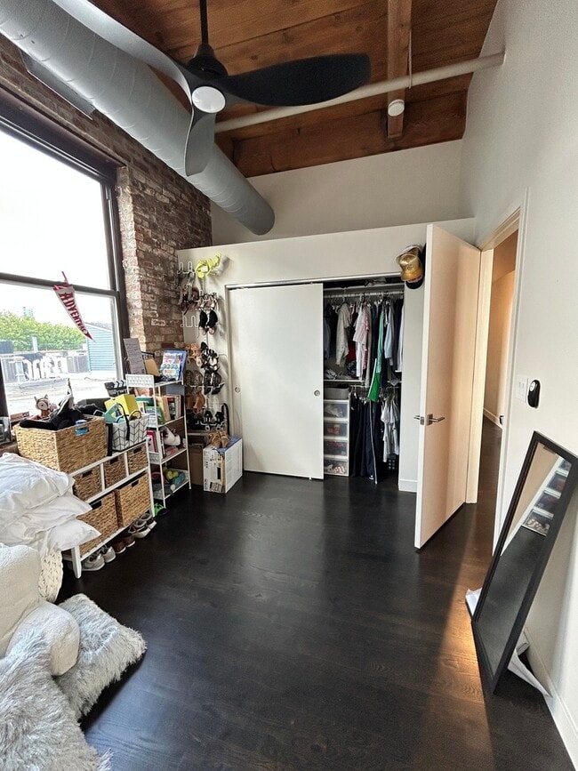 Building Photo - 407 N Elizabeth St