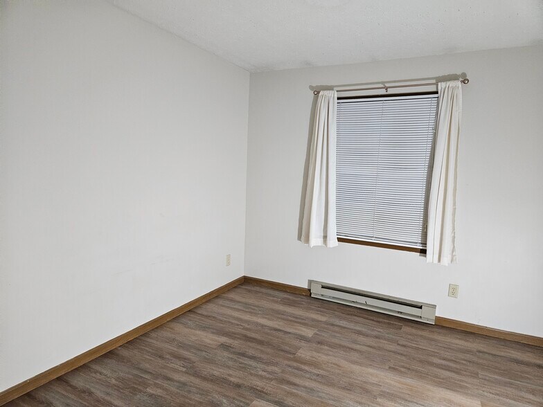 Building Photo - 610 N Wagner Ave