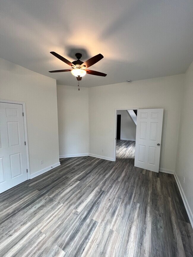 Building Photo - Newly Renovated Rental Home
