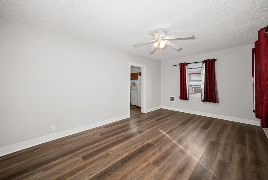 Building Photo - 214 E Euclid Ave