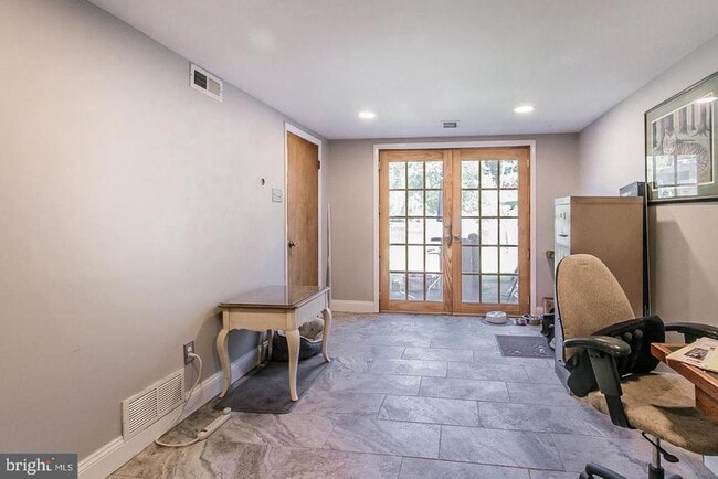 Building Photo - 962 Wedgewood Dr