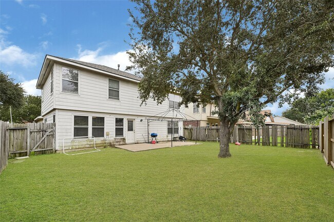 Building Photo - 15230 Weeping Cedar Ln