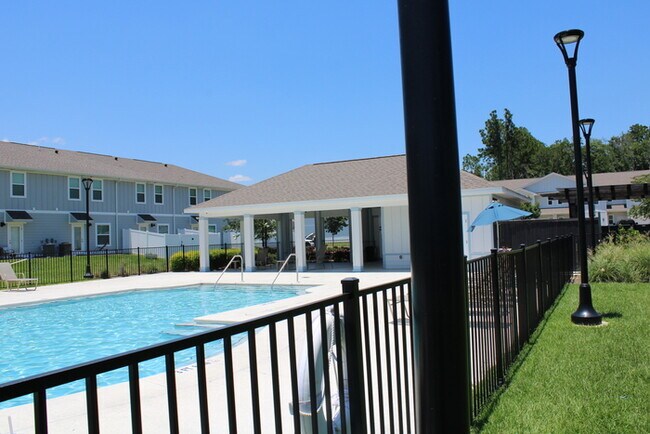 Building Photo - Beautiful New Townhome / Pet Friendly / Wi...