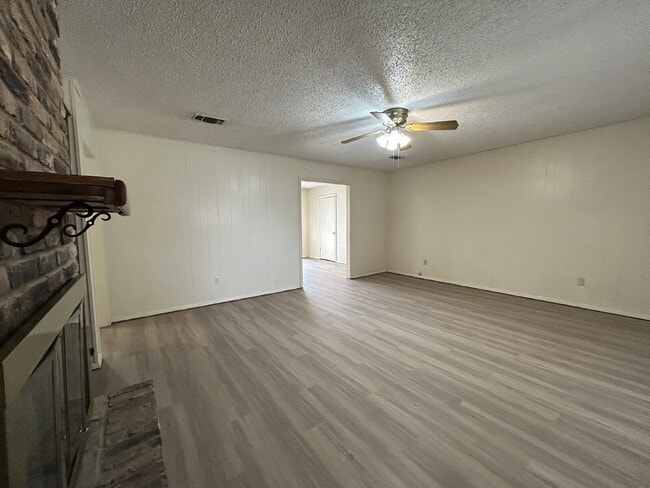 Building Photo - Lovely  2Bed/2Bath Duplex!