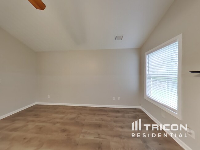 Building Photo - 1512 Riverglen Dr