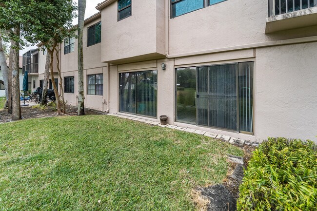 Building Photo - 1672 Cypress Pointe Dr