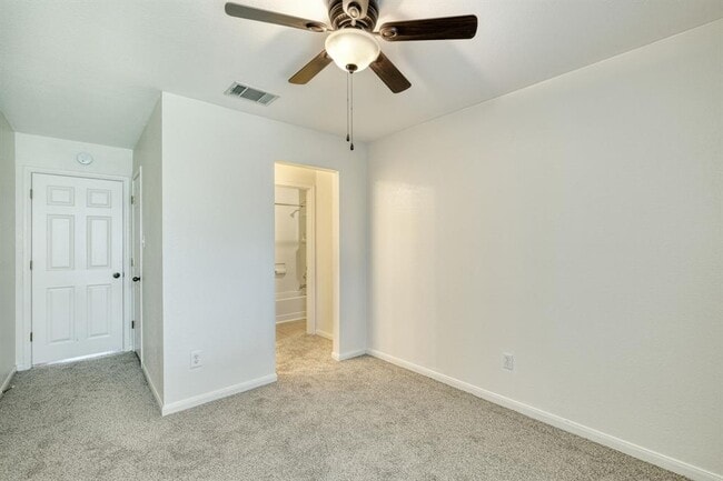 Building Photo - 1020 Downridge Dr