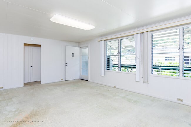 Building Photo - 1878A Mahana St