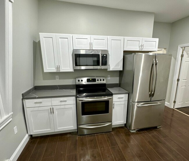 Building Photo - 33 Valley St