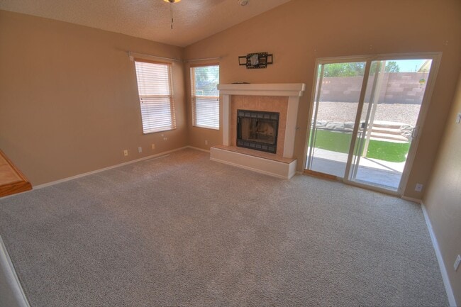 Building Photo - Ventana Ranch 3 BEDROOM   2 Bathroom   2 C...