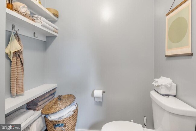 Building Photo - 2049 E Susquehanna Ave