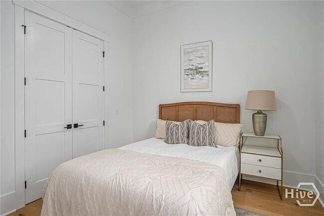 Building Photo - 304 W 38th St