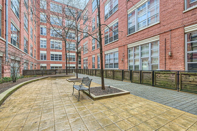 Building Photo - 1735 N Paulina St